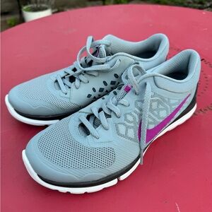 Nike Women's Gray and Pink Athletic Shoes